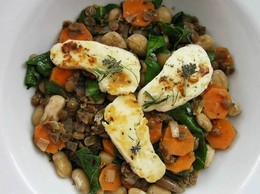 Strukoviny s haloumi syrom