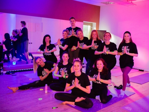 Ndych, vdych  je tu JUST NEON YOGA